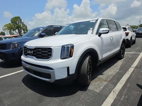 Certified 2023 Kia Telluride S w/ S Sunroof Package AWD/4WD image 6