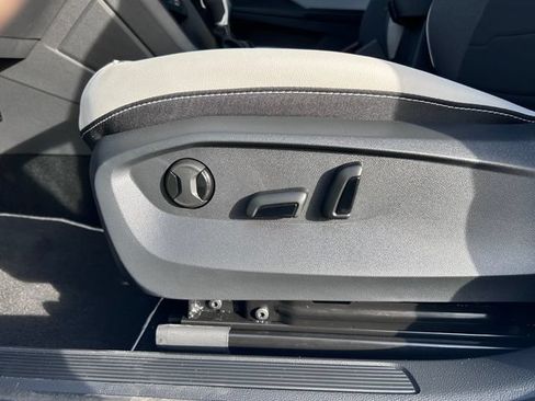 New 2026 Volkswagen Taos SE FWD image 19