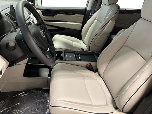 New 2026 Honda Odyssey Touring image 13