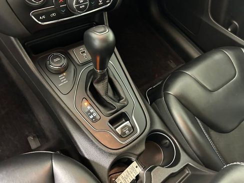 Used 2019 Jeep Cherokee Latitude Plus w/ Comfort/Convenience Group image 21