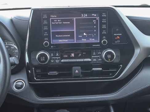 Used 2021 Toyota Highlander L FWD image 14