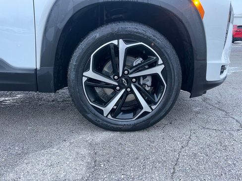 Used 2023 Chevrolet TrailBlazer RS w/ Sun and Liftgate Package image 12