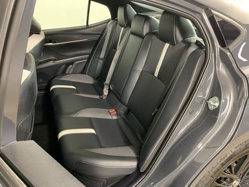 Used 2025 Toyota Camry SE image 31