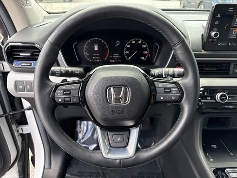 Used 2025 Honda Pilot Touring image 19