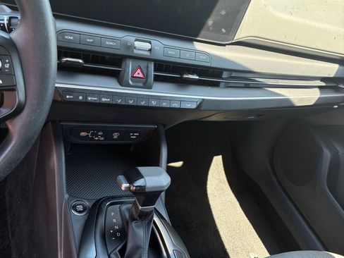 Used 2025 Kia K4 LXS image 8