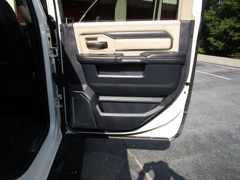 Used 2019 RAM 2500 Limited image 31