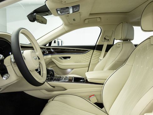 Used 2026 Bentley Flying Spur Plug-In Hybrid image 30