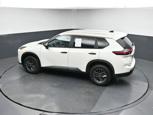 Used 2024 Nissan Rogue S image 35
