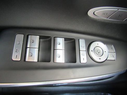 Used 2023 Genesis GV70 2.5T w/ Select Package image 38