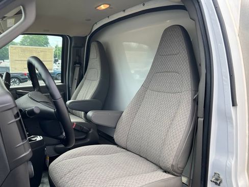 Used 2023 Chevrolet Express 3500 w/ Power Convenience Package RWD image 5