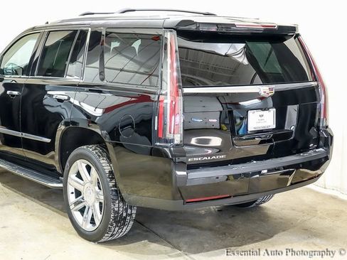Used 2018 Cadillac Escalade Premium Luxury image 6