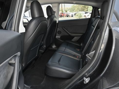 Used 2024 Tesla Model Y Performance AWD/4WD image 31