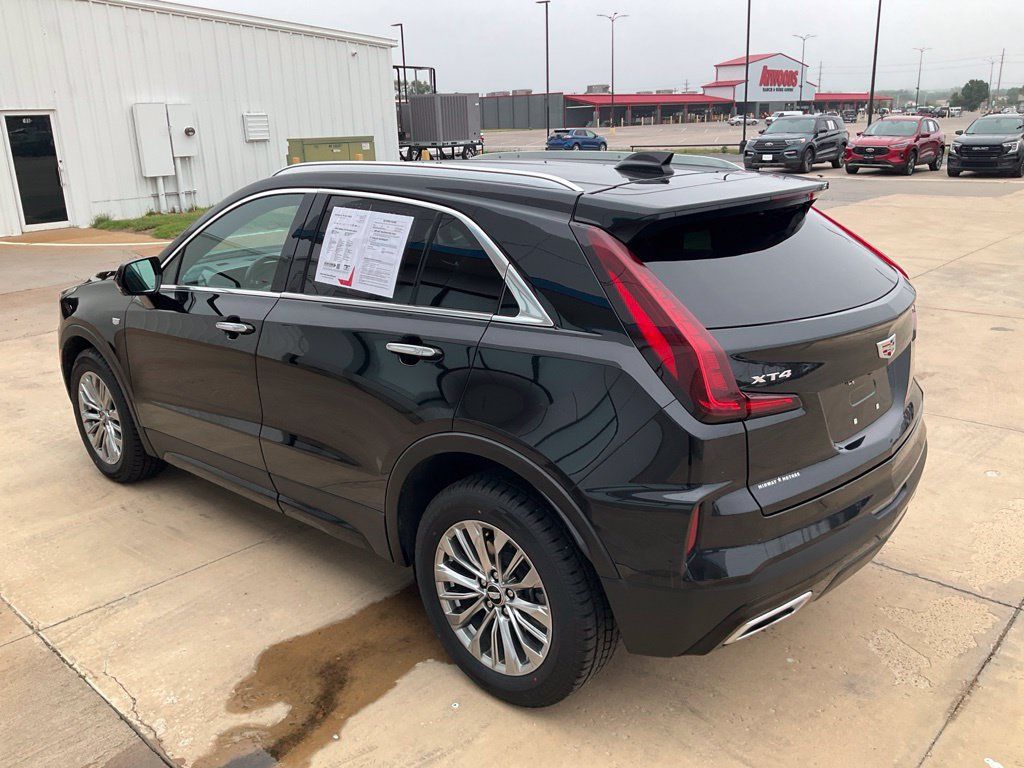 Used 2025 Cadillac XT4 Premium Luxury FWD image 37