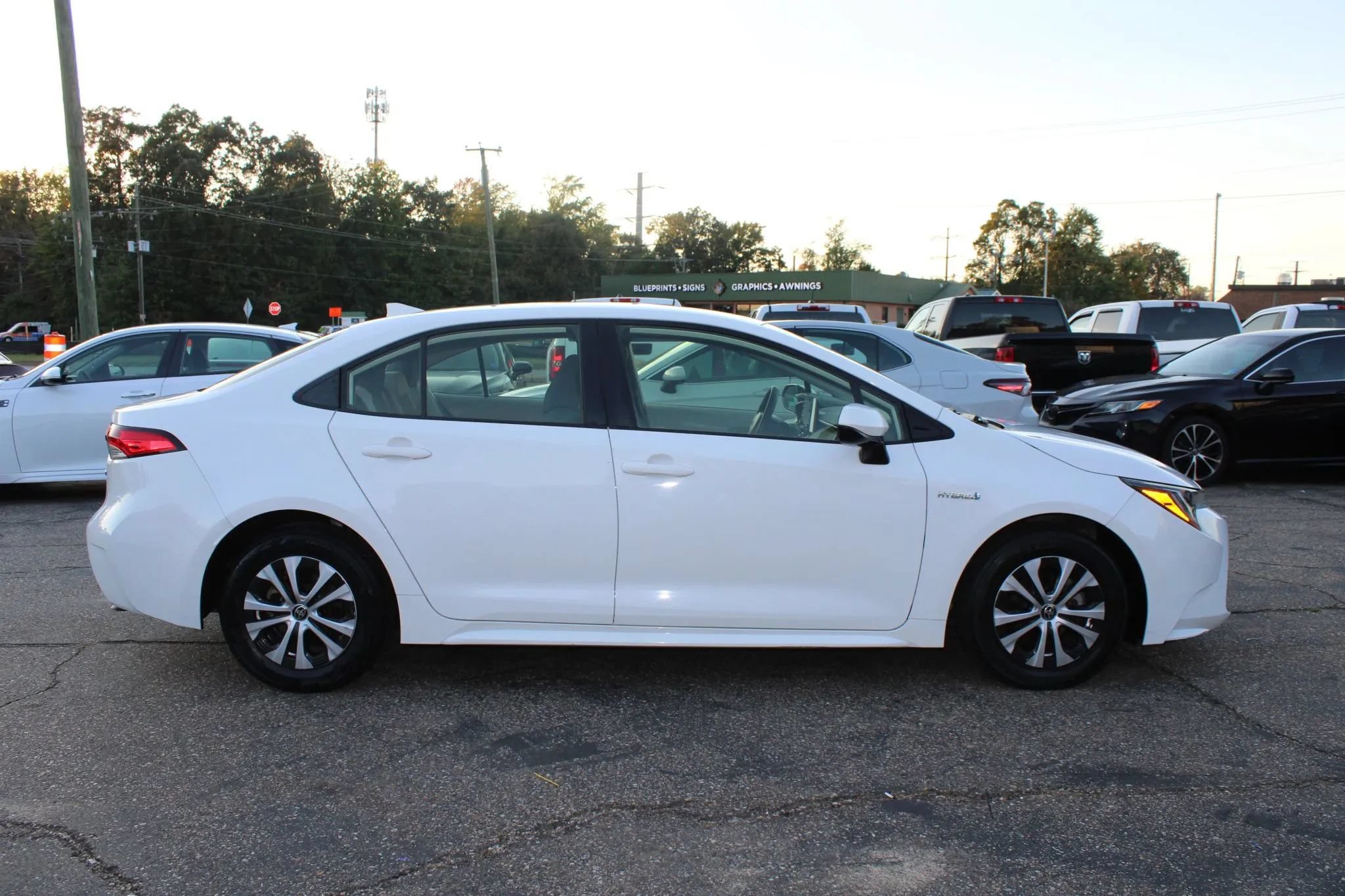 Used 2021 Toyota Corolla LE FWD image 4