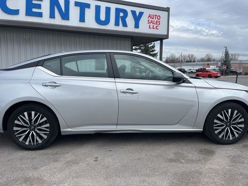 Used 2024 Nissan Altima 2.5 SV FWD image 16