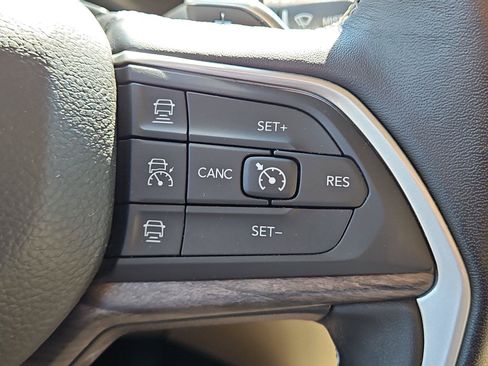 Used 2022 Jeep Grand Cherokee L Limited AWD/4WD image 25