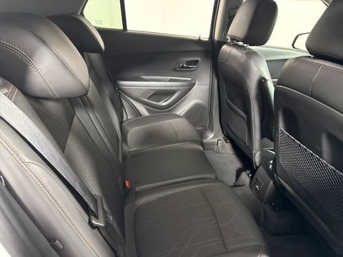 Used 2020 Chevrolet Trax LT w/ LT Convenience Package image 15