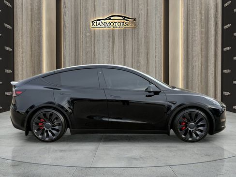 Used 2023 Tesla Model Y Performance image 8