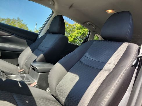 Used 2018 Nissan Rogue SV image 24