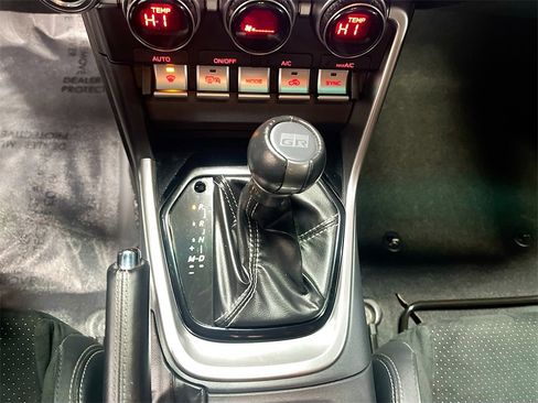 Used 2023 Toyota GR86 Premium w/ ALL Weather Mat Package (TMS) image 16