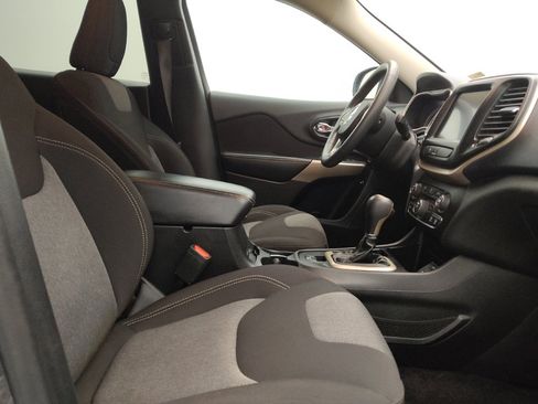 Used 2018 Jeep Cherokee Latitude image 21