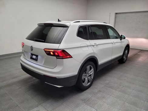 Used 2021 Volkswagen Tiguan SEL FWD image 9