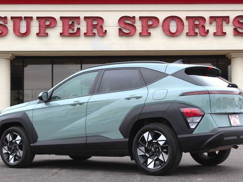 Used 2025 Hyundai Kona SEL FWD image 5