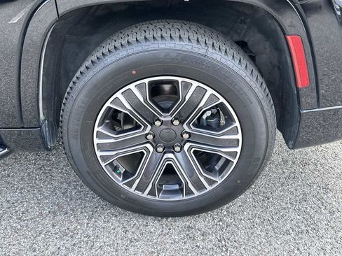 Used 2023 Jeep Wagoneer Series II image 12