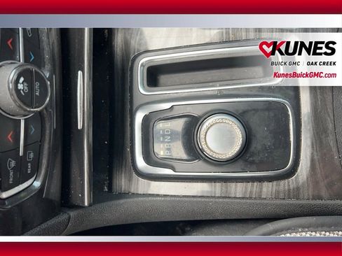 Used 2019 Chrysler 300 Touring w/ Sport Appearance Package image 17