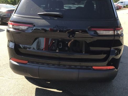 Used 2023 Jeep Grand Cherokee L Laredo AWD/4WD image 4