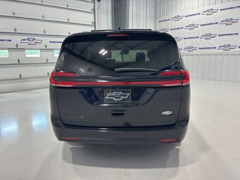 Used 2025 Chrysler Pacifica Limited FWD image 5