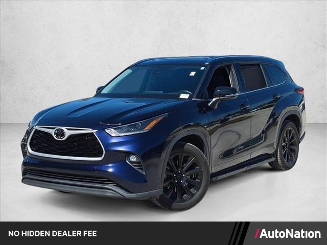 Used 2021 Toyota Highlander XLE FWD image 1