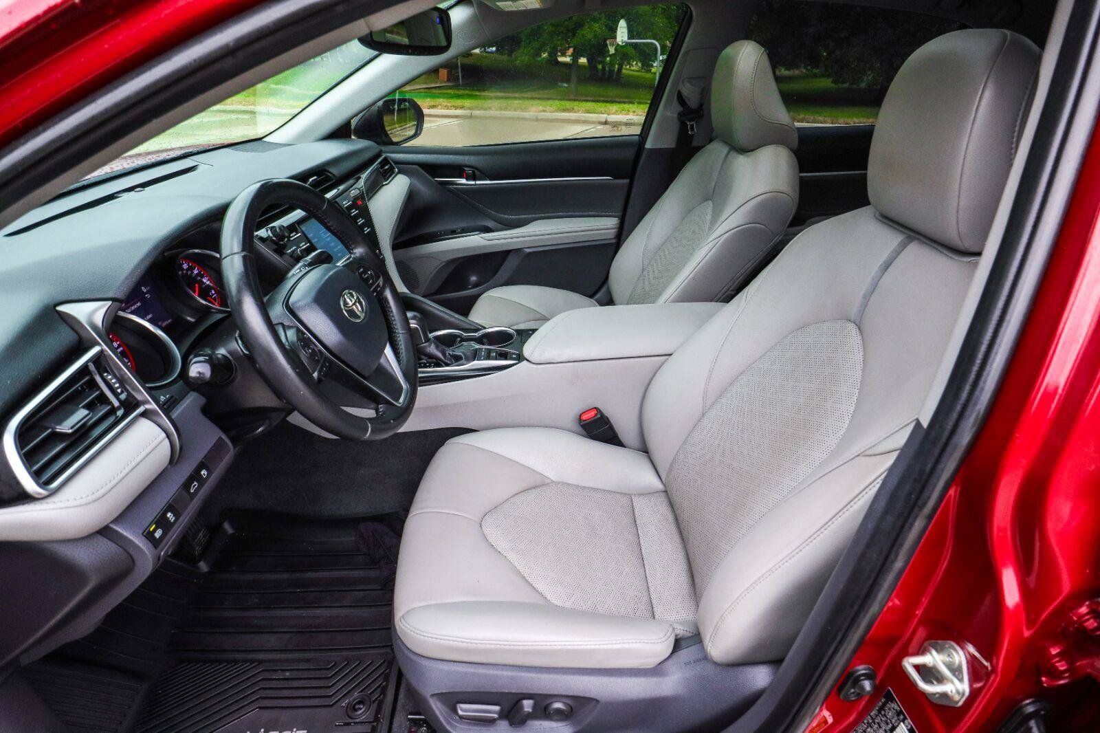 Used 2018 Toyota Camry XSE FWD image 35