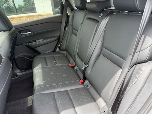 Used 2023 Nissan Rogue SL image 4