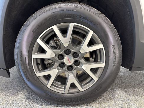 Used 2023 GMC Acadia SLE w/ LPO, Floor Liner Package image 38