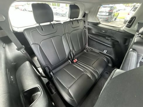 Used 2022 Jeep Grand Cherokee L Limited AWD/4WD image 24