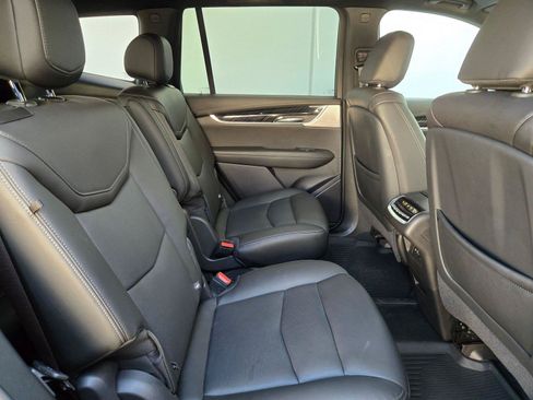 Used 2023 Cadillac XT6 Premium Luxury w/ Technology Package FWD image 32