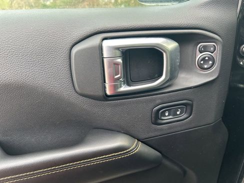 Used 2024 Jeep Wrangler Sahara image 15