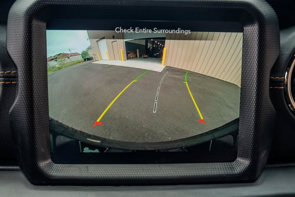 Used 2022 Jeep Wrangler Unlimited Sahara AWD/4WD image 33