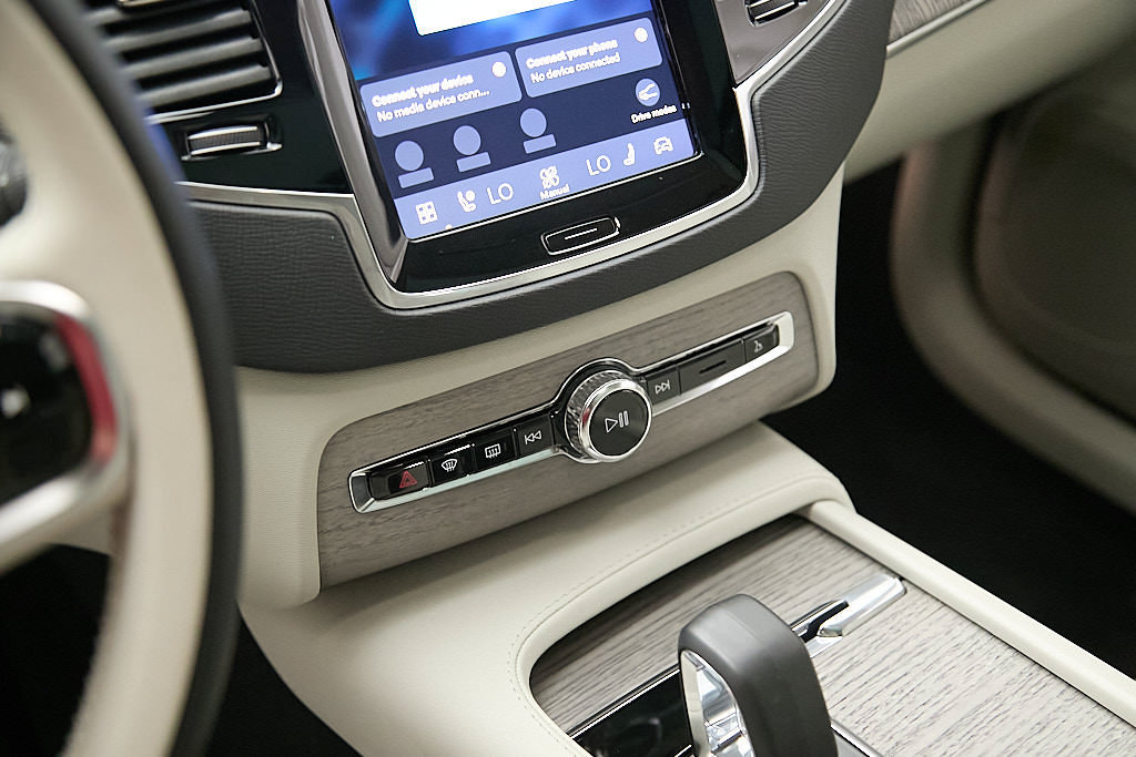Certified 2024 Volvo XC90 B5 Plus w/ Protection Package Premier AWD/4WD image 15