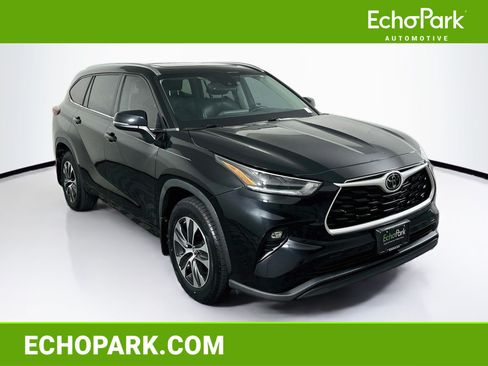 Used 2021 Toyota Highlander XLE FWD image 1