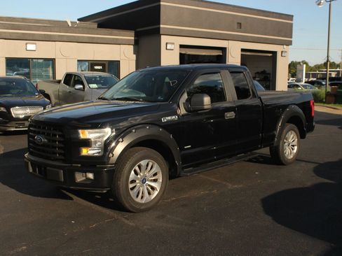 Used 2017 Ford F150 XL w/ Equipment Group 101A Mid RWD image 1