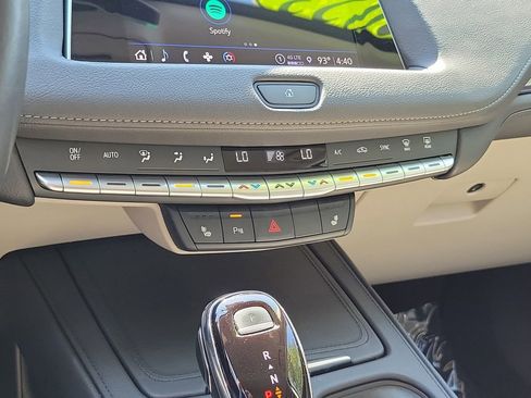 Used 2023 Cadillac XT4 Luxury w/ Cold Weather Package FWD image 30