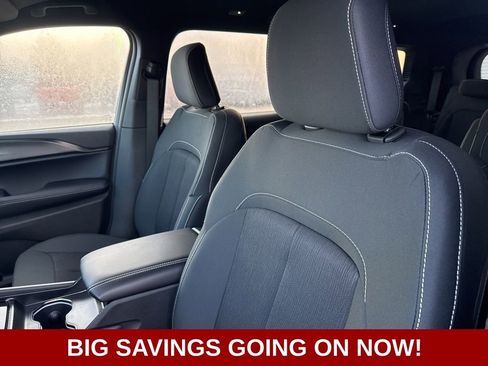 New 2025 Jeep Grand Cherokee L Laredo image 23