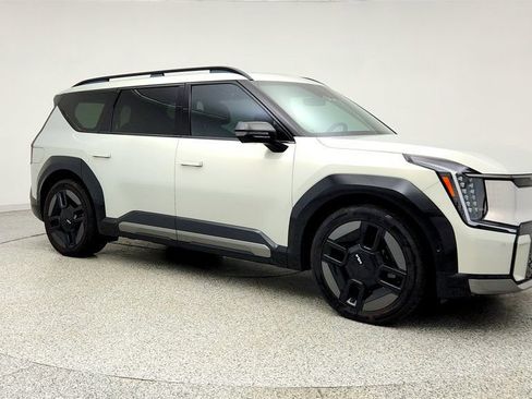 Used 2024 Kia EV9 GT-Line AWD/4WD image 3