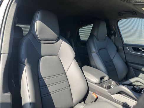 Certified 2025 Porsche Cayenne Turbo GT image 39