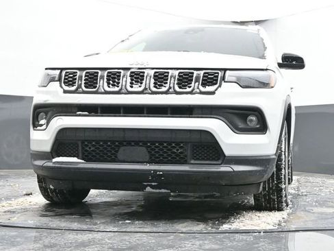 Used 2024 Jeep Compass Latitude image 42