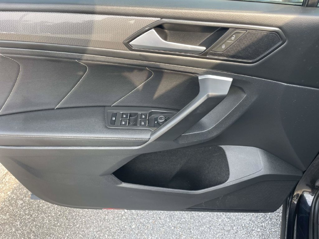 Certified 2023 Volkswagen Tiguan SE FWD image 21