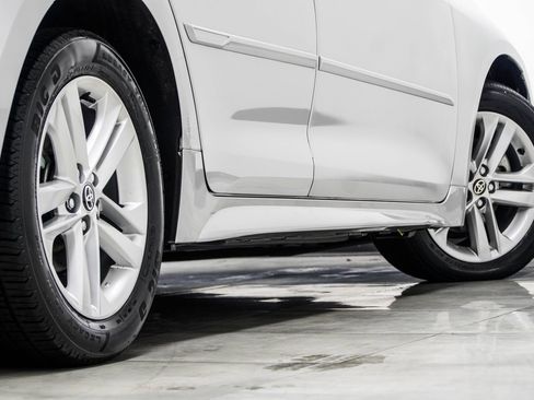 Used 2019 Toyota Corolla SE FWD image 17