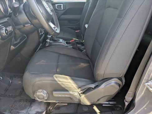 Used 2019 Jeep Wrangler Unlimited Sahara AWD/4WD image 15